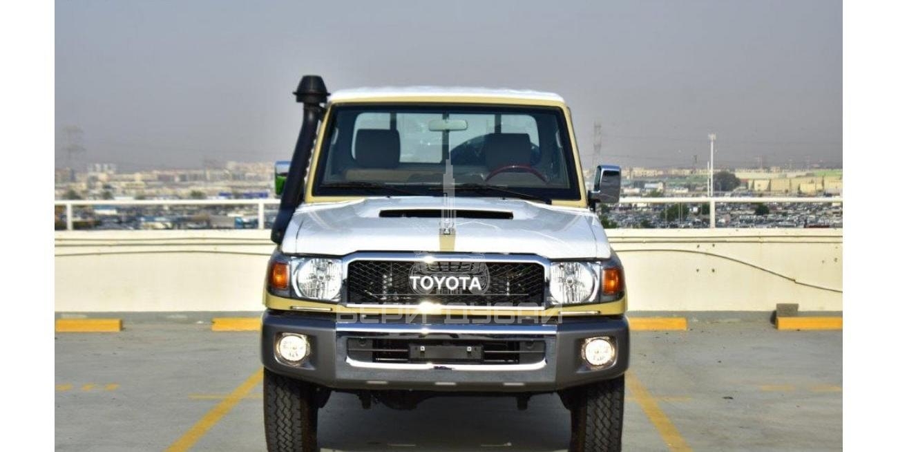 Toyota Land Cruiser Pickup 79 Single Cab Pickup DLX V8 4.5L Diesel 4WD Manual Transmission