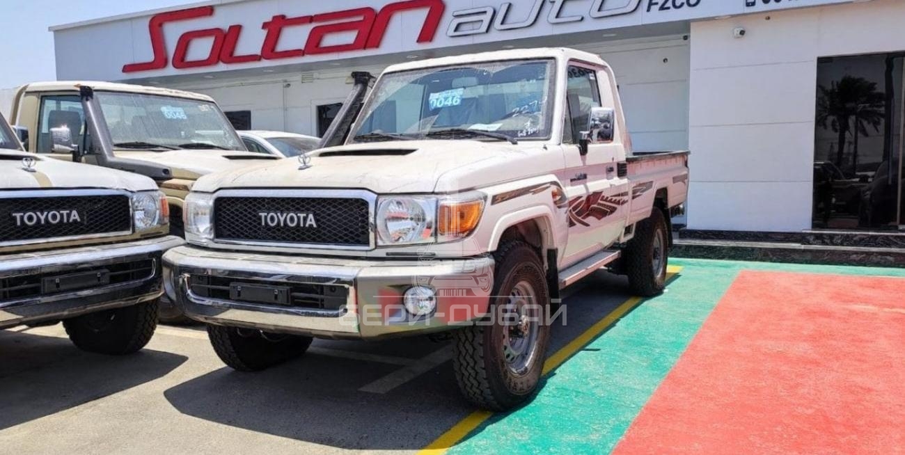 Toyota Land Cruiser Pickup single Cabin 4.5L Diesel M/T 4X4 White color