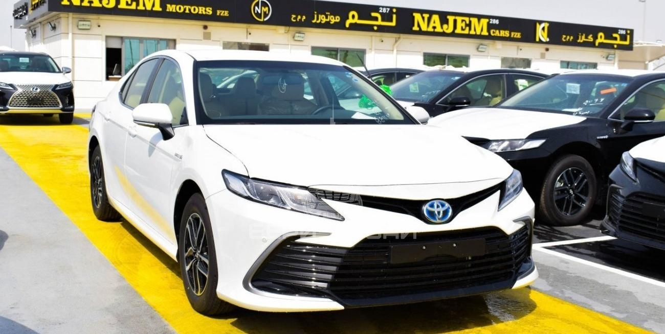 Toyota Camry LE Hybrid 2.5 L